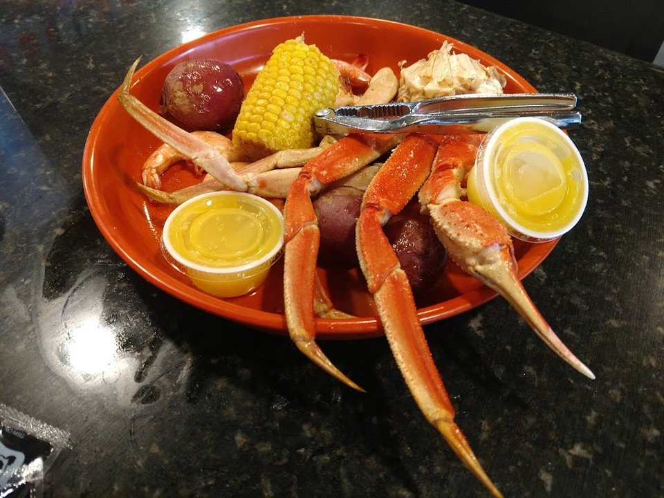 Boiled Snow Crab Legs